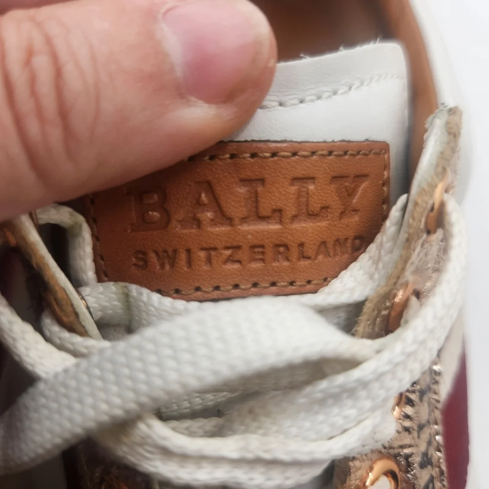 Bally Women's Size 5.5 White Leather Sneakers‎ with Burgundy Stripe Switzerland